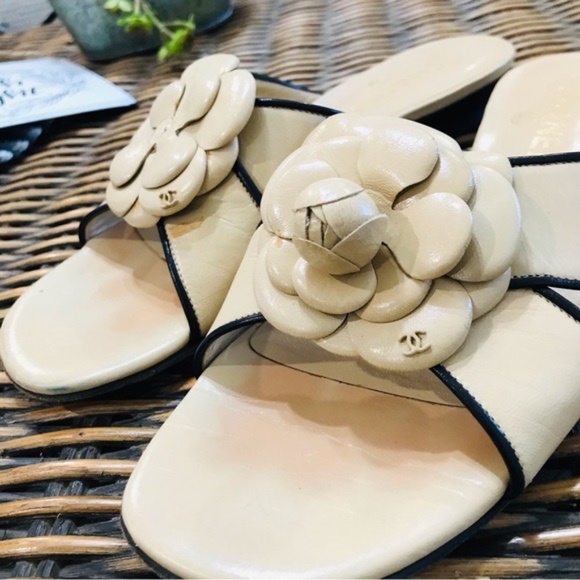 ⭐️🌟Authentic CHANEL Camellia CC Slide Sandals Sz 39 - Picture 3 of 11